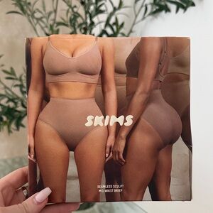 SKIMS Seamless Sculpt Brief in COCOA